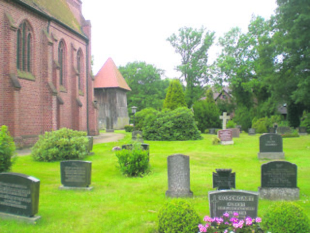 Rund 400 Grabstellen existieren noch rund um die Ramelsloher Stiftskirche