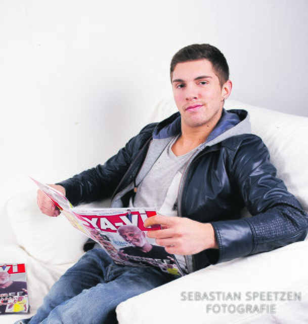 Joey Heindle hat Wort gehalten: Er kam auf Einladung des Jugendmagazins "Ya-Vi" nach Buchholz