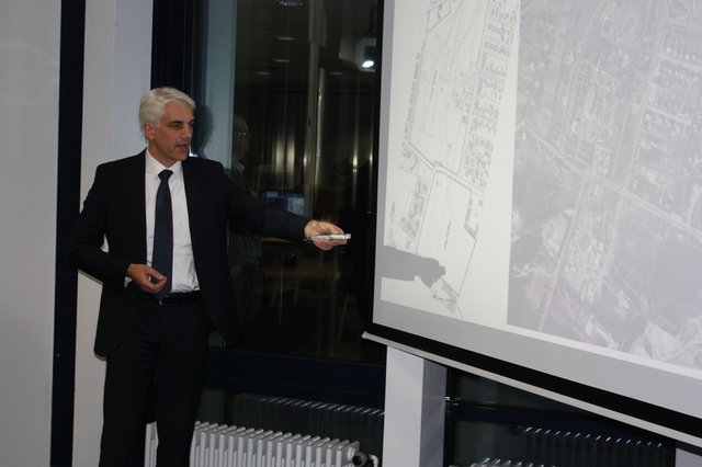 Thomas Nalenz, Geschäftsführer der Rütgers GmbH, stellte den Zeitplan vor