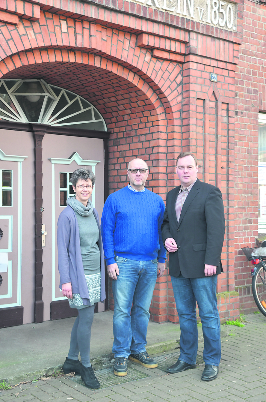 Auf der Abschiedsfeier (v. li.): Dagmar Luhmann, Peter Rohde und André Wiese