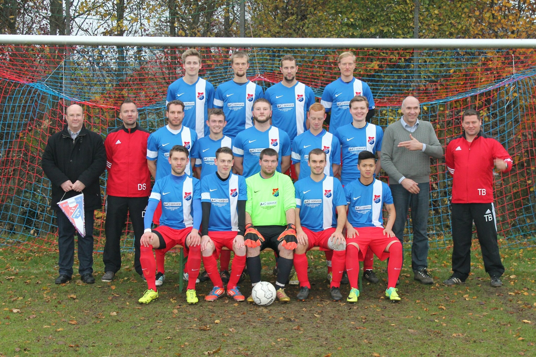Herrenmannschaft des SV Ottensen spielt in neuen Trikots Buxtehude
