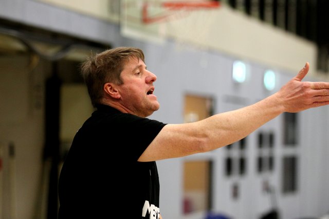 Tostedts Trainer Michael Jaap zeigte vollen Einsatz am Spielfeldrand