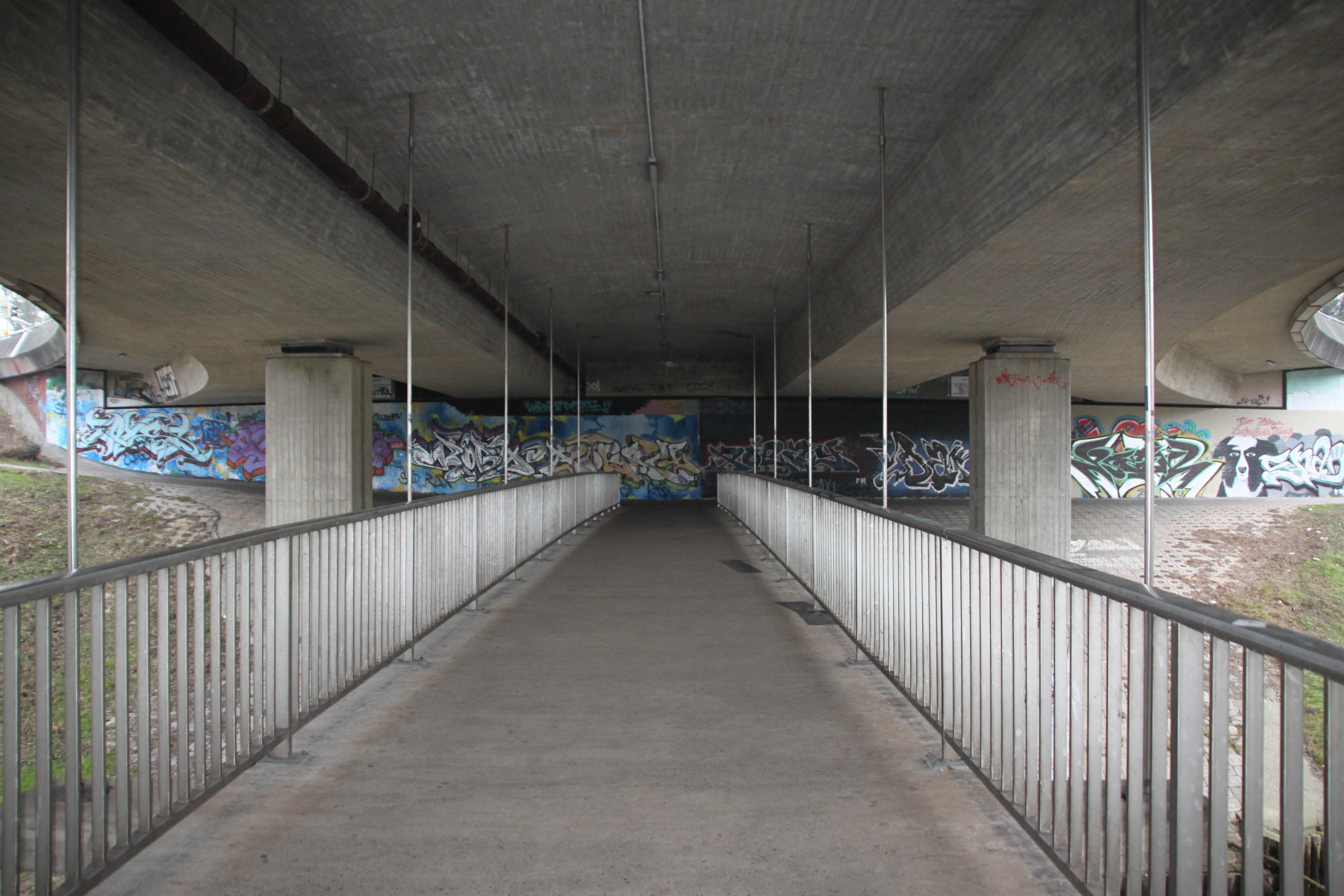 Die "Legal Wall" unter der Hansebrücke