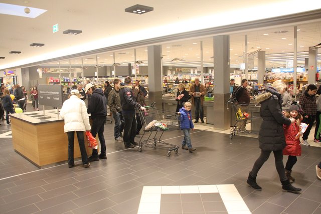 Kundenandrang im Marktkauf-Center