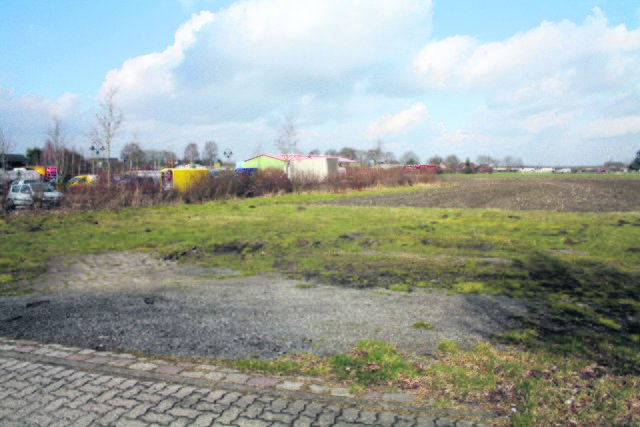 Auf diesem Feld neben Knolles Markt an der Ohlendorfer Straße soll der neue Aldi-Markt gebaut werden