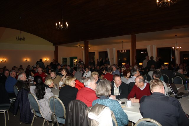 Der Saal war brechend voll