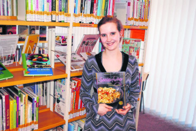 Hält ein breitgefächertes Medienangebot parat: Büchereileiterin Sophie Tietze