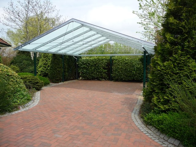 Ein heller Hingucker: ein Carport von AMS | Foto: AMS