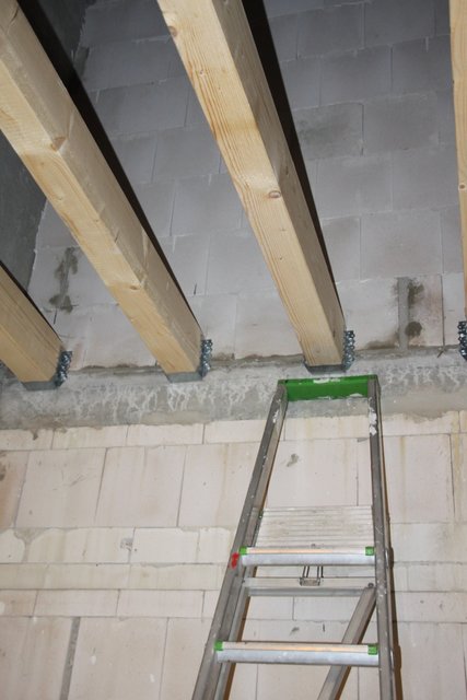 Den Fahrstuhlschacht gibt es schon. Die Finanzierung für einen Aufzug ist noch offen