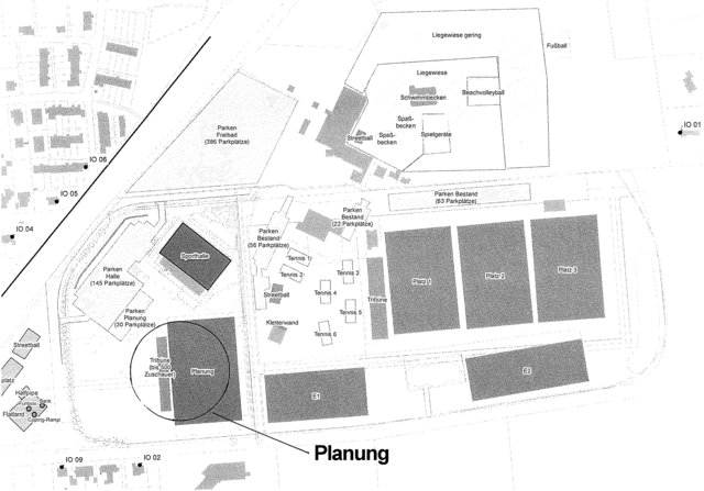 Die Graphik zeigt den potenziellen Standort des Kunstrasenplatzes (Kreis) vor der Nordheidehalle. Rechts die drei Fußballplätze vom BFC und Buchholz 08, oben das Schwimmbad-Areal