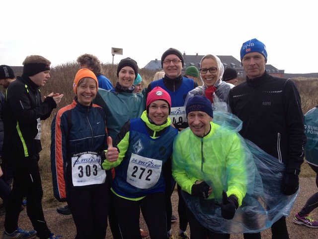 Vor dem Start: (hinten v. li.) Ulrike Hallenberger, Dagmar Hensel, Gerd Baum, Karin Knaak, Richard Karlstetter sowie (vorn) Carmen Rehkopf und Arno Reglitzky