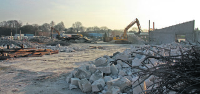 Noch liegt hier massenweise Schutt: Ende April soll die Fläche des XS-Industriegebietes komplett abgeräumt sein