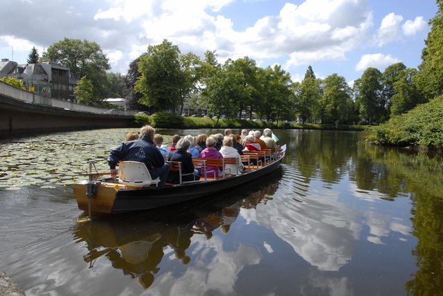 Fleetkahnfahrten auf dem Burggraben sind beliebt