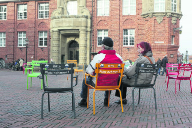Die Innenstadt zu beleben - das ist ein zentrales Ziel. Die Aktion "Platz nehmen" soll zum Beispiel zum gemütliuchen Verweilen einladen | Foto: Arnold Deibele