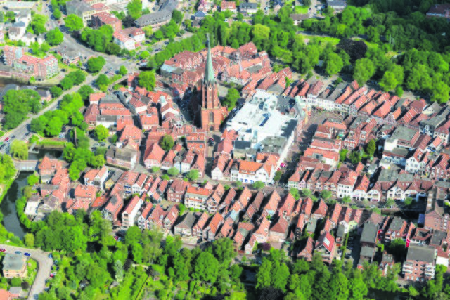 Die Altstadt von Buxtehude mit dem neuen Rathausquartier | Foto: www.luftbild.fotograf.de