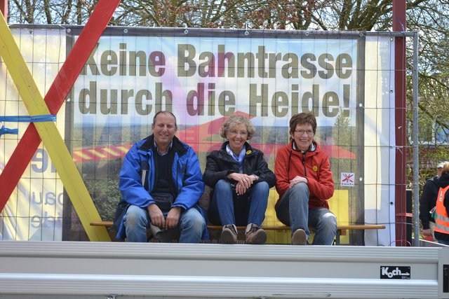 Mitglieder der Bürgerinitiative "UnsYnn" mit Heidi Müller (Mitte)