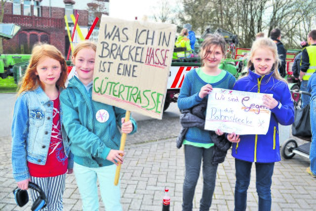 Laura (8, v. li.), Mathilda (9), Lisa (10) und Franca (10) setzen sich ebenfalls für Lebensqualität in Brackel ein