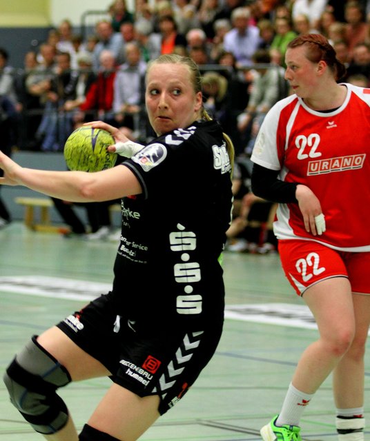 Beste Werferin im Aufsteigerteam der SG BW Rosengarten-Buchholz war Sabine Heusdens (li.) mit neun Toren