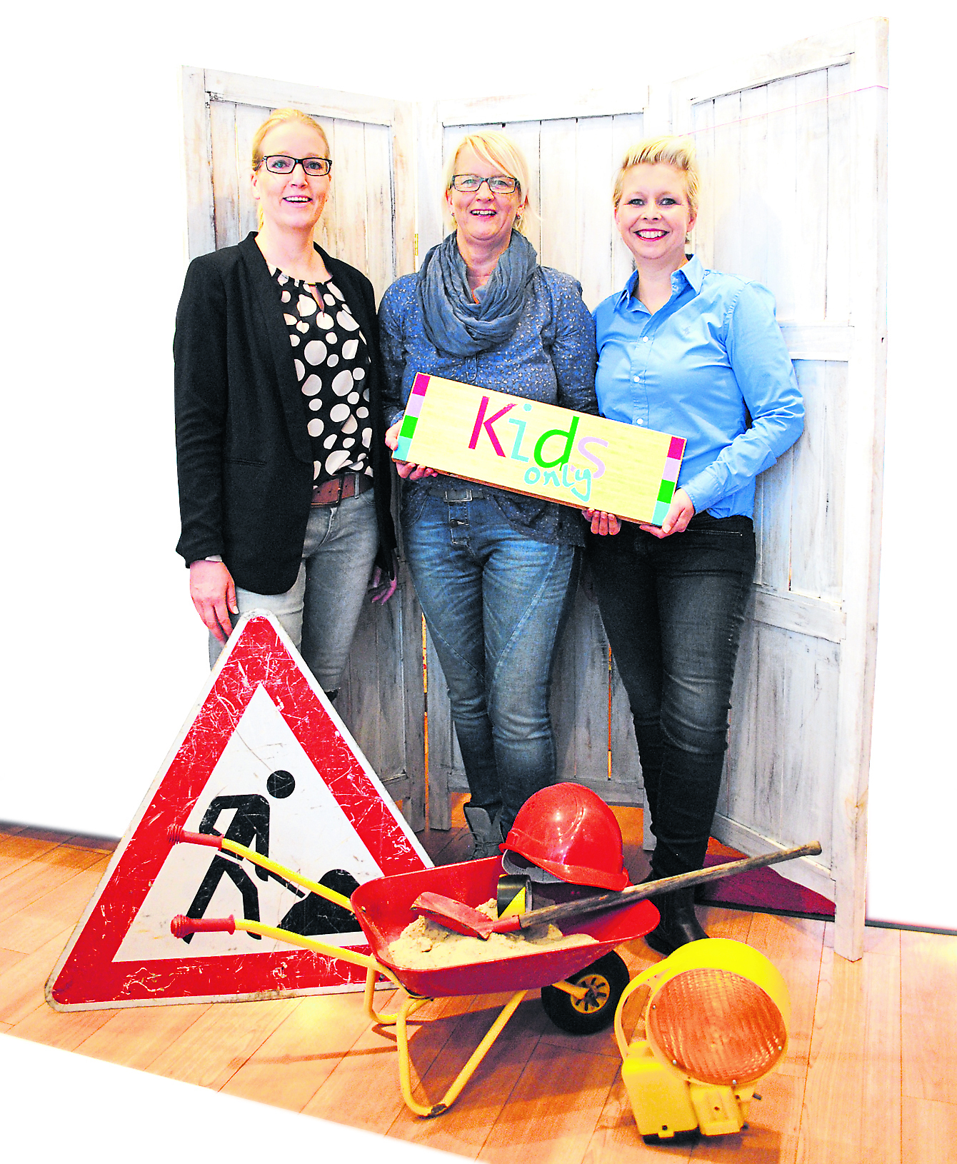 Noch wird bei „Kids Only“ fleißig gewerkelt: Geschäftsinhaberin Kathrin Breuer (v. re.)
mit ihren Mitarbeiterinnen Ute Blohm und Claudia Hussmann