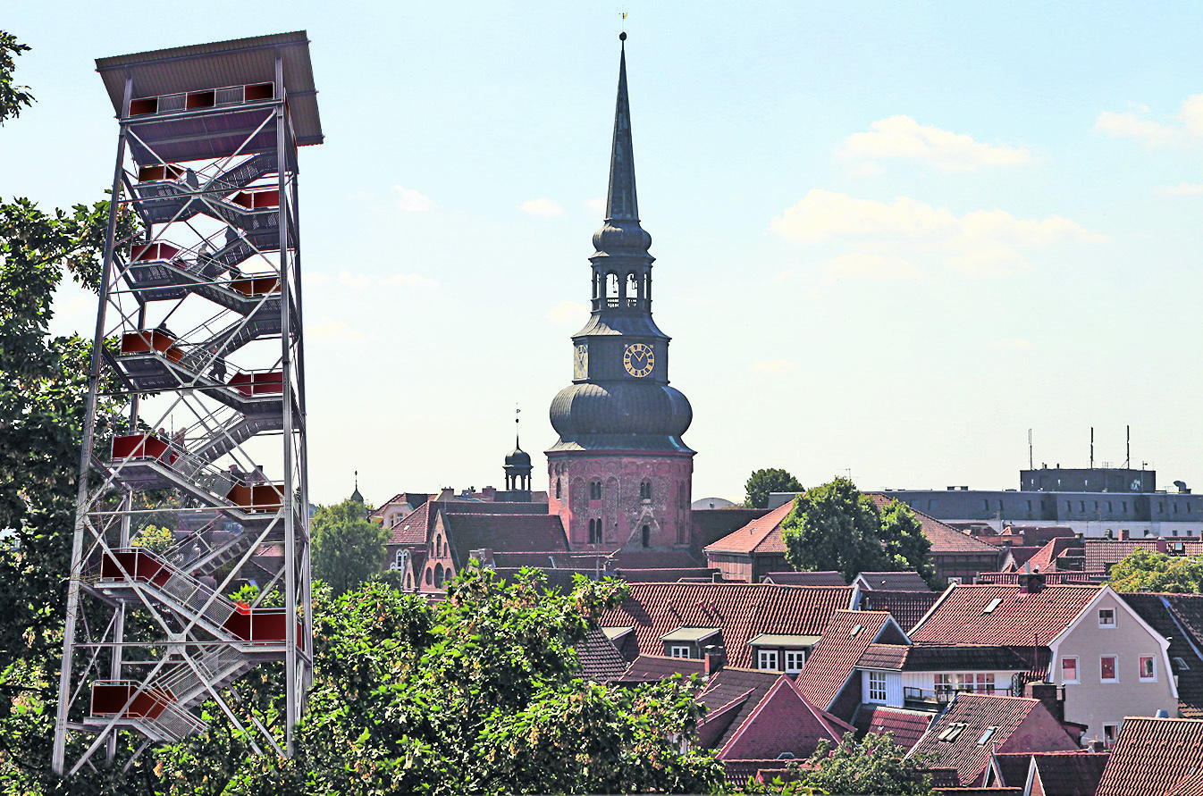 Spannende Vision: ein Turm bietet Ausblick auf die Stader Stadt-Silhouette - hier in einer Fotomontage