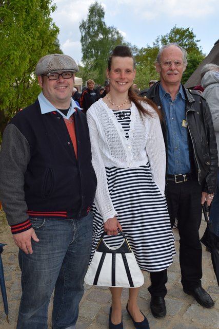 "Die Modenschau war wirklich ein Highlight": André, Andrea und Rainer (re.) sind große Fans der 50er Jahre und kamen extra aus Hamburg zum Kiekeberg