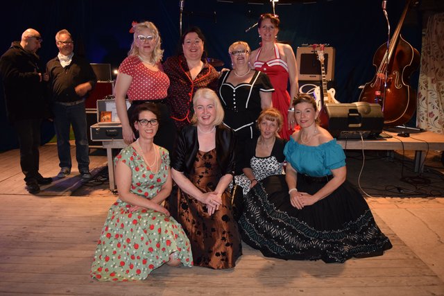Zum Tanztee mit Modenschau hatte das Freilichtmuseum am vergangenen Wochenende geladen: Die Damen präsentierten bei der großen Modenschau tolle Outfits der 50er Jahre
