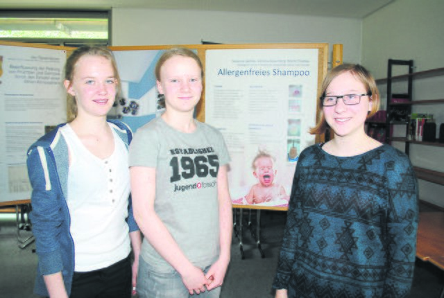 Regionalsieg bei 2Jugend forscht (v.l.)": Susanne, Merle und Victoria haben ein allergenfreies Shampoo produziert. | Foto: tk