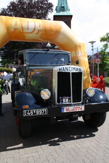 Der große Hanomag passte gerade so durch das ADAC Tor