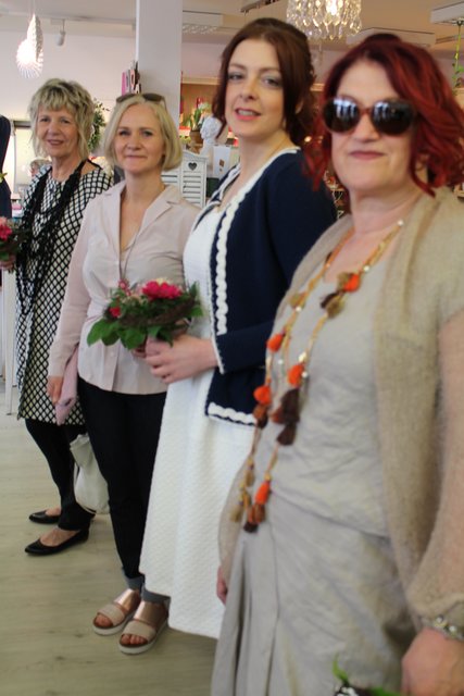 Die Models (v.li) Rita Urbig, Steffi Anders, Daniela Peikert und Bärbel Technau nach der gelungenen Show
