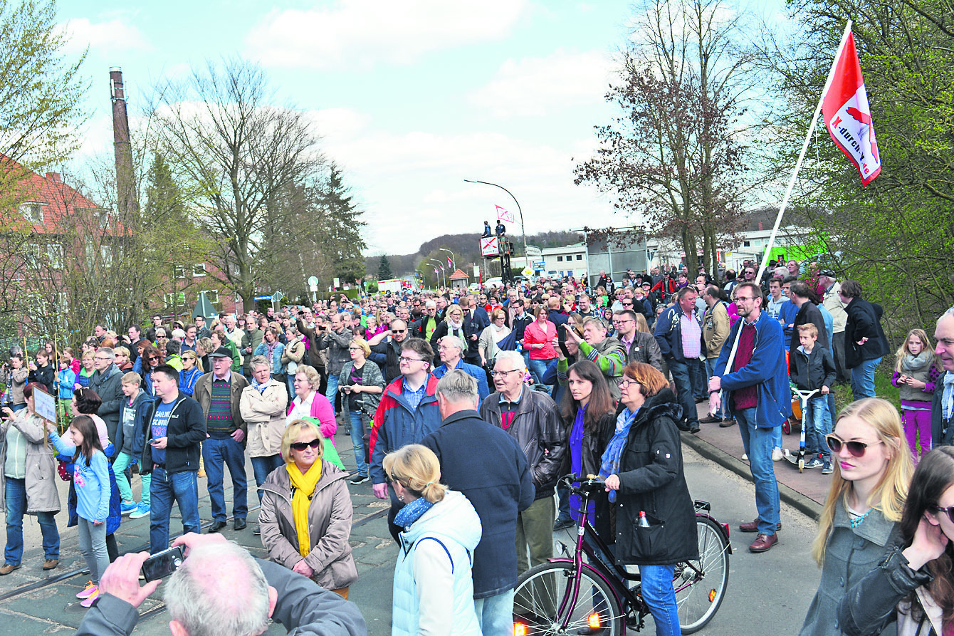 So war es Mitte April: Hunderte gingen in Brackel auf die Straße