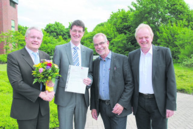 Bei der Amtseinführung (v. li.): Heiko Roffmann, Thomas Degen, Gerhard Böhning und Personalratsvorsitzender Axel Hennies | Foto: thl