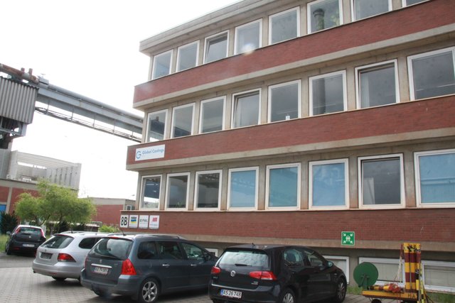Das Bürogebäude Global Castings Stade GmbH an der Johann-Ratje-Köser-Straße 7 in Bützfleth
