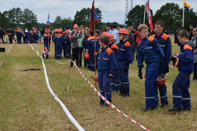 Stadt- und Gemeindefeuerwehrtag in Luhdorf: Zahlreiche Aktive und Jugendliche maßen sich im dreiteiligen Löschangriff