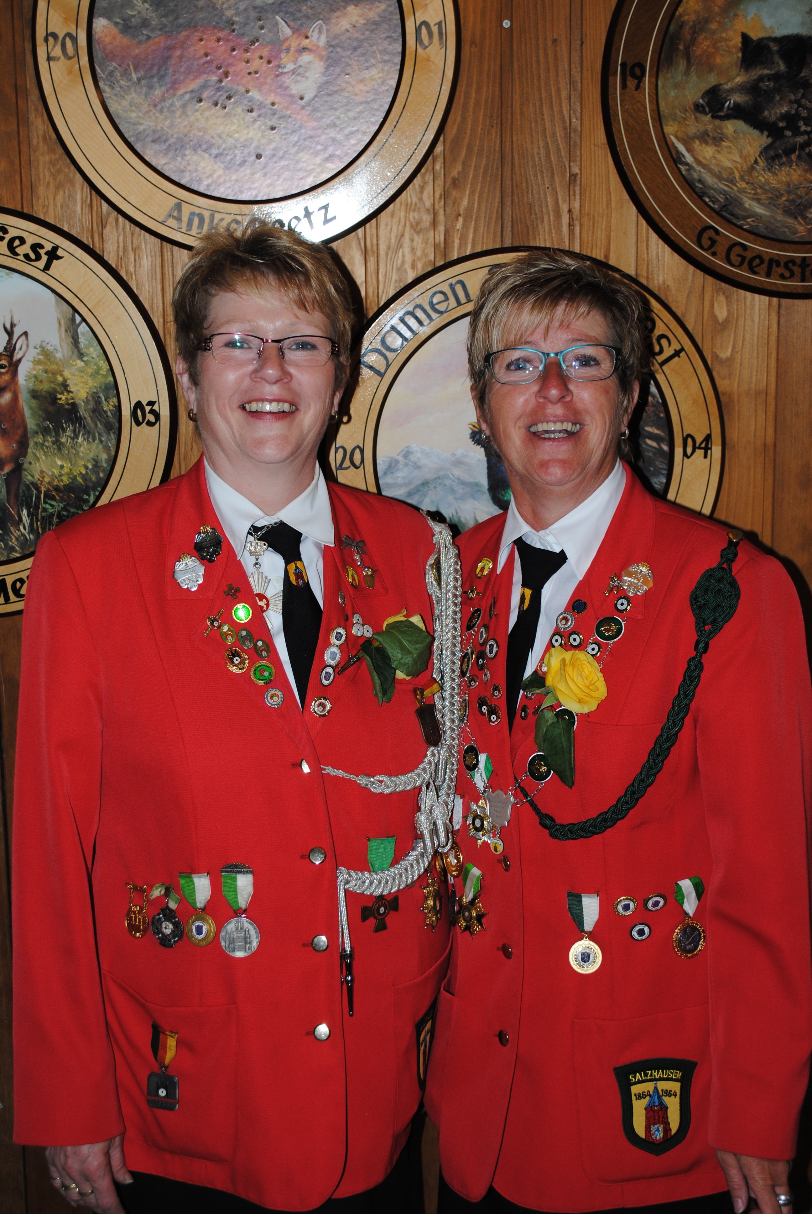 Majestätisches Duo: Damenkönigin Regina Schnelle (re.) und Adjutantin Anette Menth