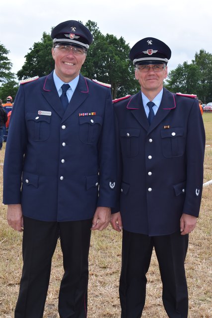Stadtbrandmeister Helmut Kunze und Ortsbrandmeister Andreas Haberstroh (re.)