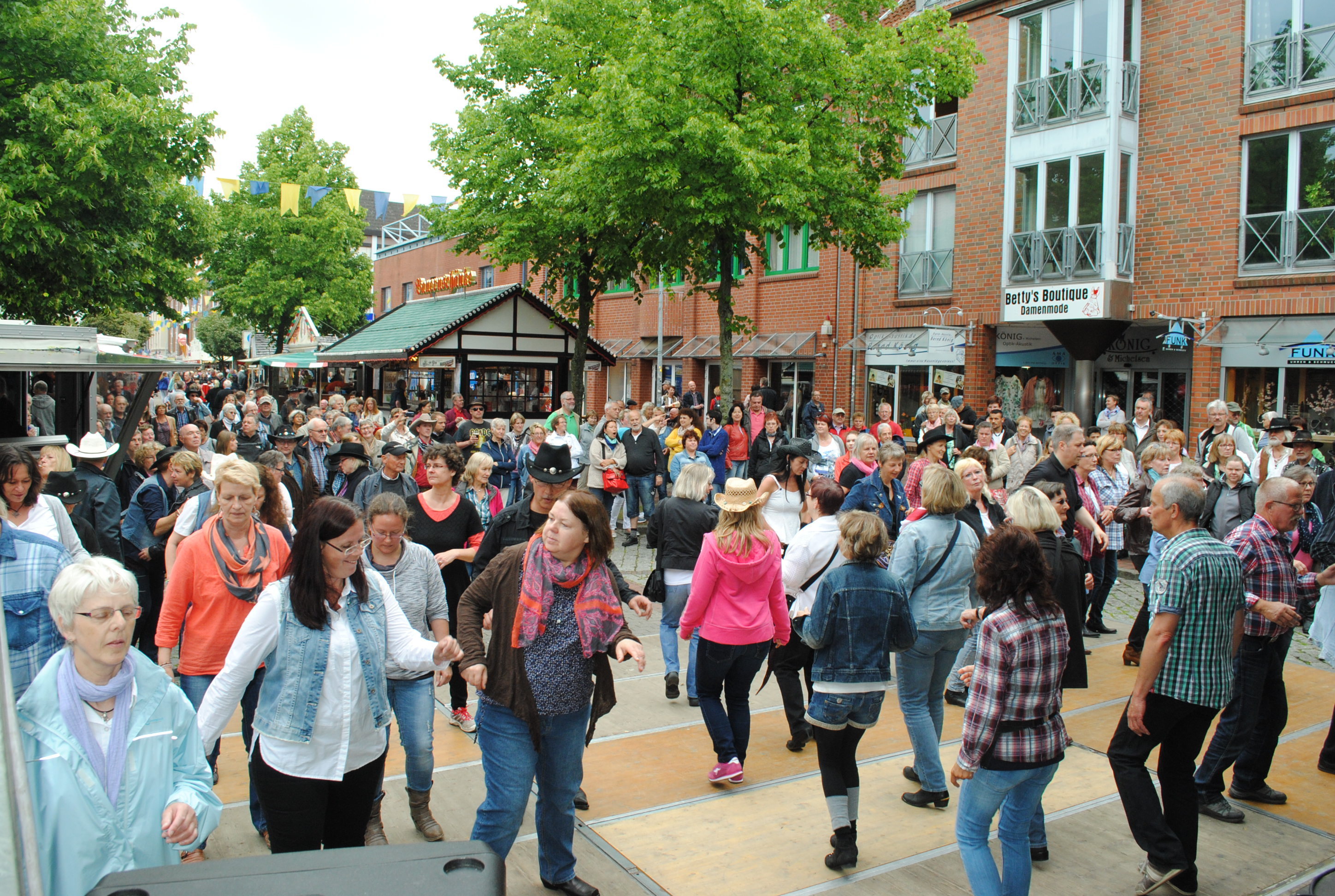 Buxtehude macht Party: Das Altstadtfest bot von Freitag bis Sonntag Spaß