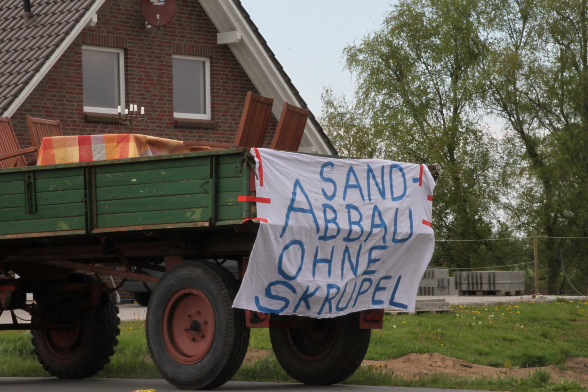 Protest-Banner von der wenige Wochen zurückliegenden Demo an der K80 in Groß Sterneberg