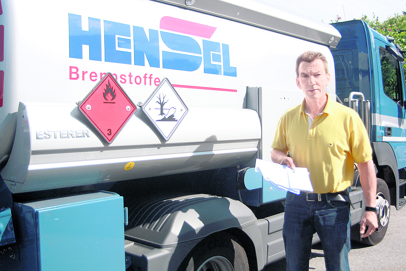 Heizöl-Händler Markus Hensel stellt derzeit einen Mitarbeiter ab, der die Rechnungen zu den Kunden bringt