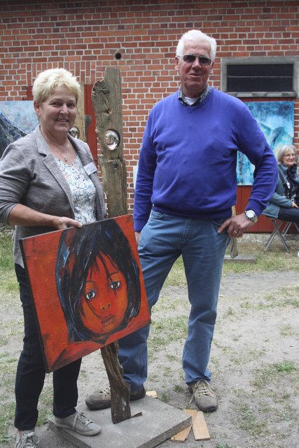 Kirsten und Heinrich Meyer stellten gemeinsam in einem Hinterhof aus