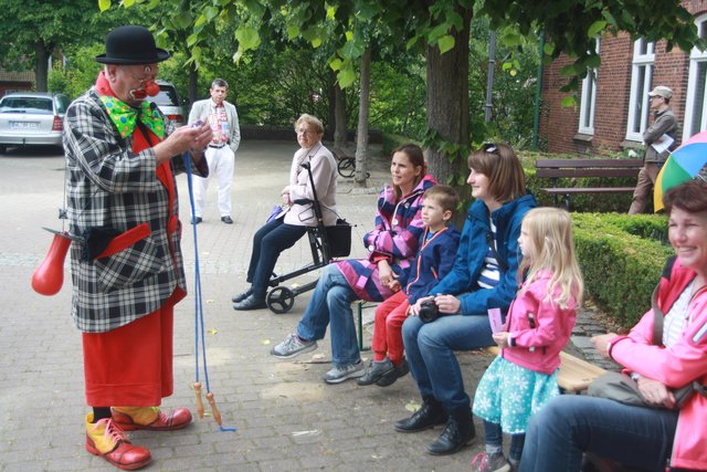 Ein Clown begeisterte die kleinen Besucher