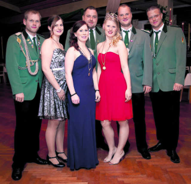 Die Vizekönigscrew (v. li.): Jörn Vieregge, Yvonne Vieregge, Jana Holste, Christopher Cohrs, Vizekönigin Wiebke Kleinert, Vizekönig Patrick Fitschen und Thomas Furmanek | Foto: Fotoschmiede Tostedt