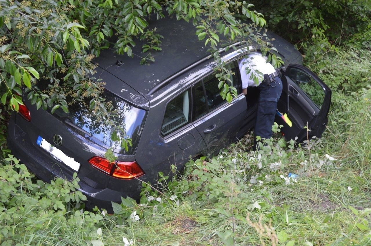 Der Fahrer des Autos landete vermutlich aufgrund eines lebensbedrohlichen Problems im Graben.