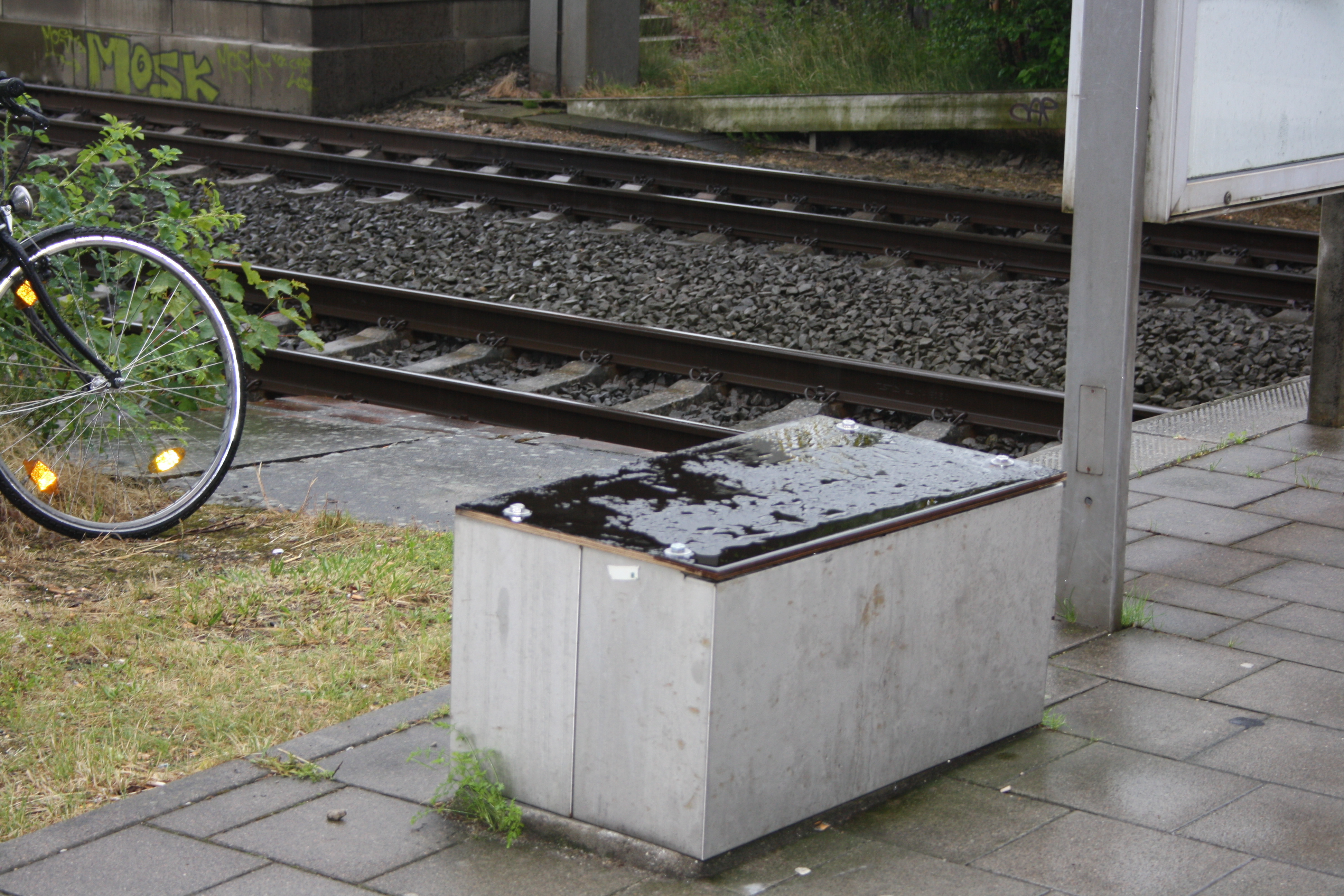 Wo einst der Automat war, steht jetzt nur noch der Betonsockel