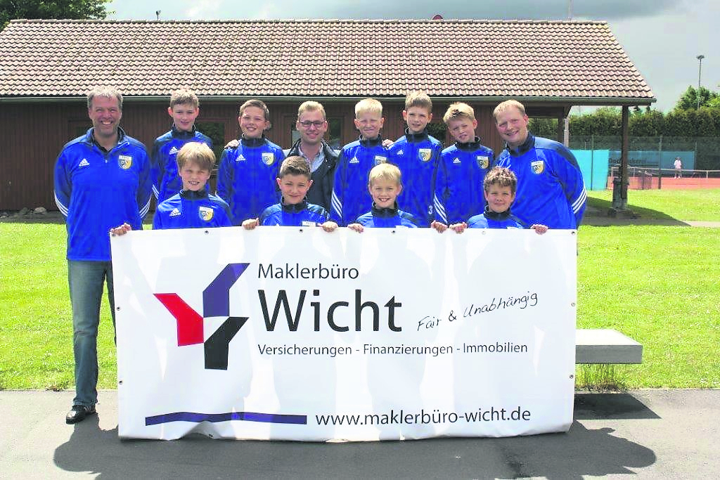 Die Mannschaft freut sich über die neue Bekleidung