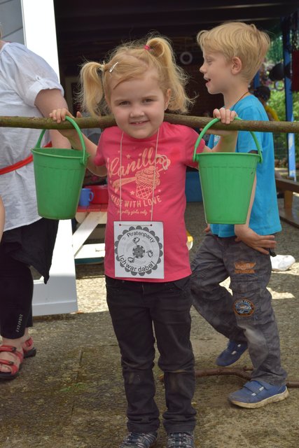 Auf Schatzsuche: Felicia (4) aus Winsen war eine der mutigen "Piraten", die sich am letzten Wochenende spannenden Aufgaben stellten