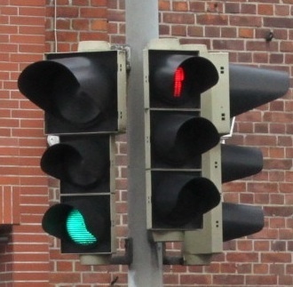 Schaffe ich es bis zur nächsten Rotphase über die Straße? Herkömmliche Ampeln wie diese verunsichern ältere Bürger in Stade