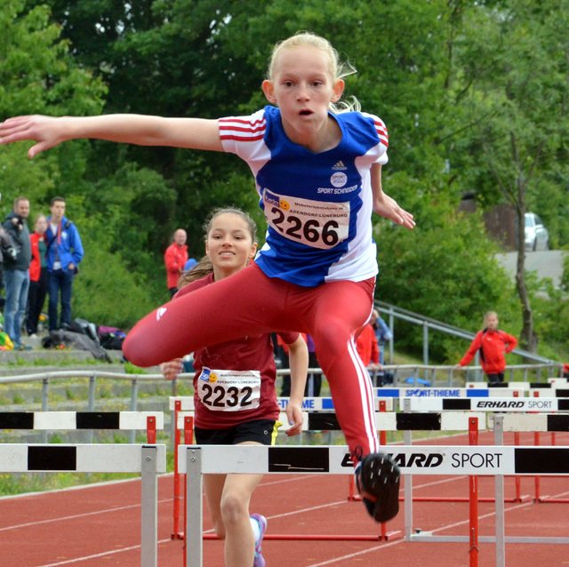 Die erst 11-jährige Ronja Fritz (MTV Obermarschacht) nahm alle Hürden | Foto: LGN