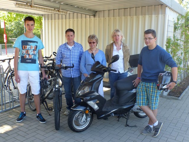 Freuen sich über das Angebot an der Oberschule (v. li.): Jannes Wegener, Thorsten Liesener, Susanne Graßhoff, Gabriele Rademacher und Tim Böhnelt