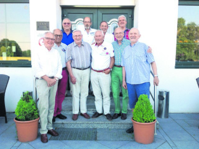 Gründeten den Stammtisch: (vorne von li) Günter Volkmann, Hans-Jürgen Block, Wolfgang Wolpers, Helmut Rajski,Manfred Wolpers, Ulli Wenzek. (Hinten v. li): Hans Challier, Hein Wendt, Werner Kaiser und Ernst-August Cordes | Foto: Wolpers