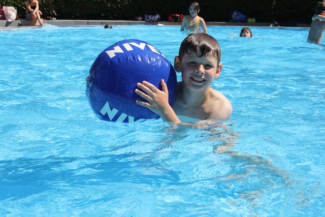 Jacob schwimmt gerne im Waldbad Sieversen